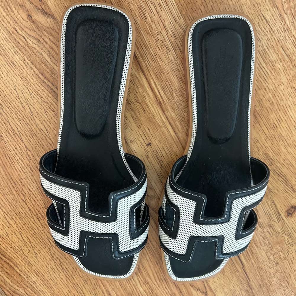 Hermese Black and White Women's Sandals. In very good condition!